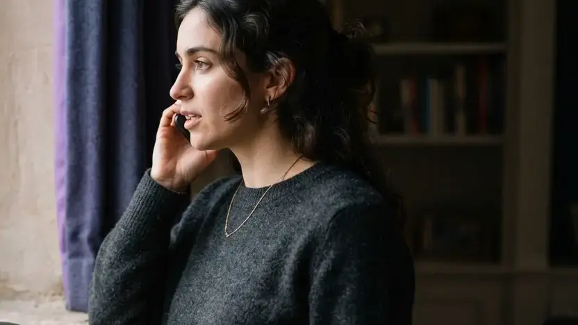 Phone interview AI assistant helping a candidate stay focused during a call